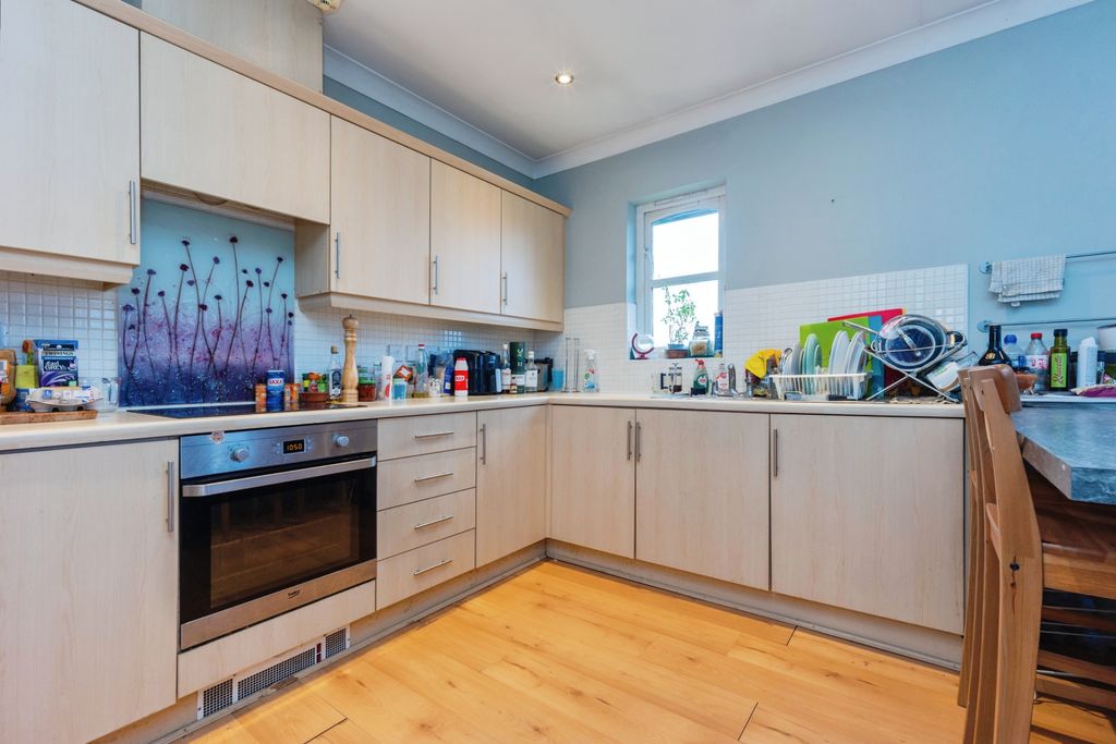 Property photo 3 of 14 Kitchen