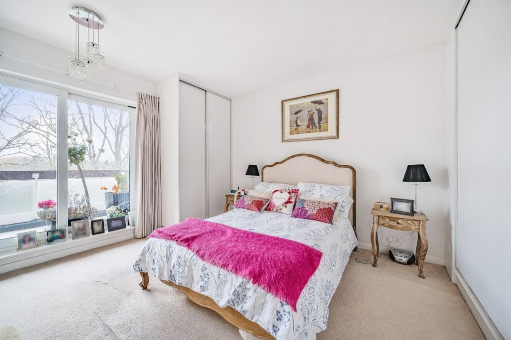 Property photo 2 of 20 Picture No. 18