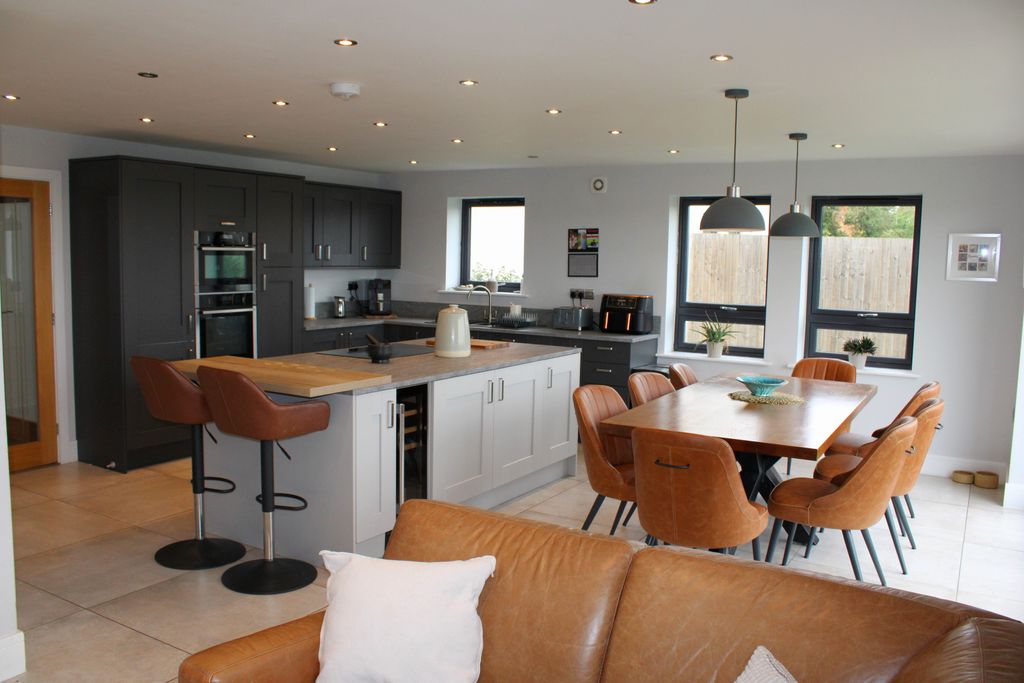 Property photo 3 of 23