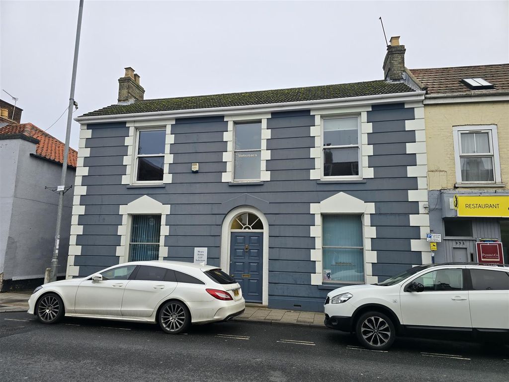 Property photo 1 of 11 Front