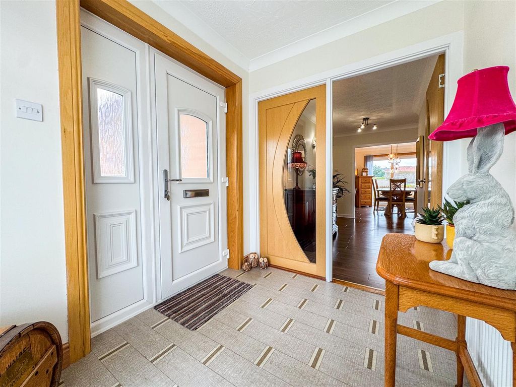Property photo 3 of 33 Entrance