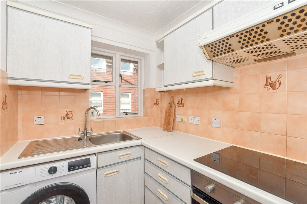 Property photo 2 of 9 Kitchen