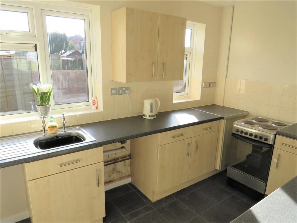 Property photo 3 of 6 Kitchen