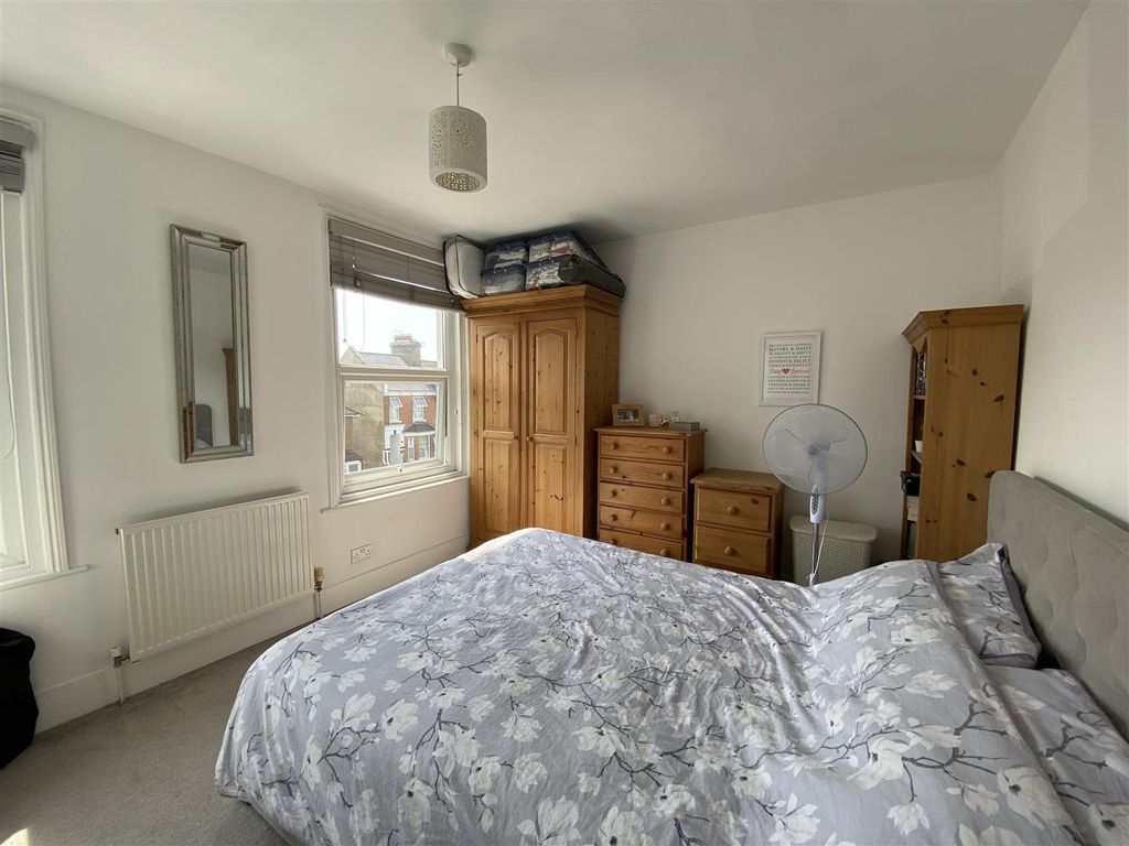 Property photo 3 of 10 Bedroom