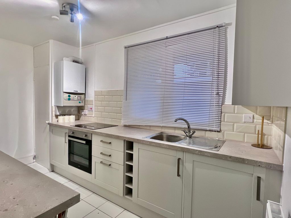 Property photo 1 of 8 1 Bedroom Flat