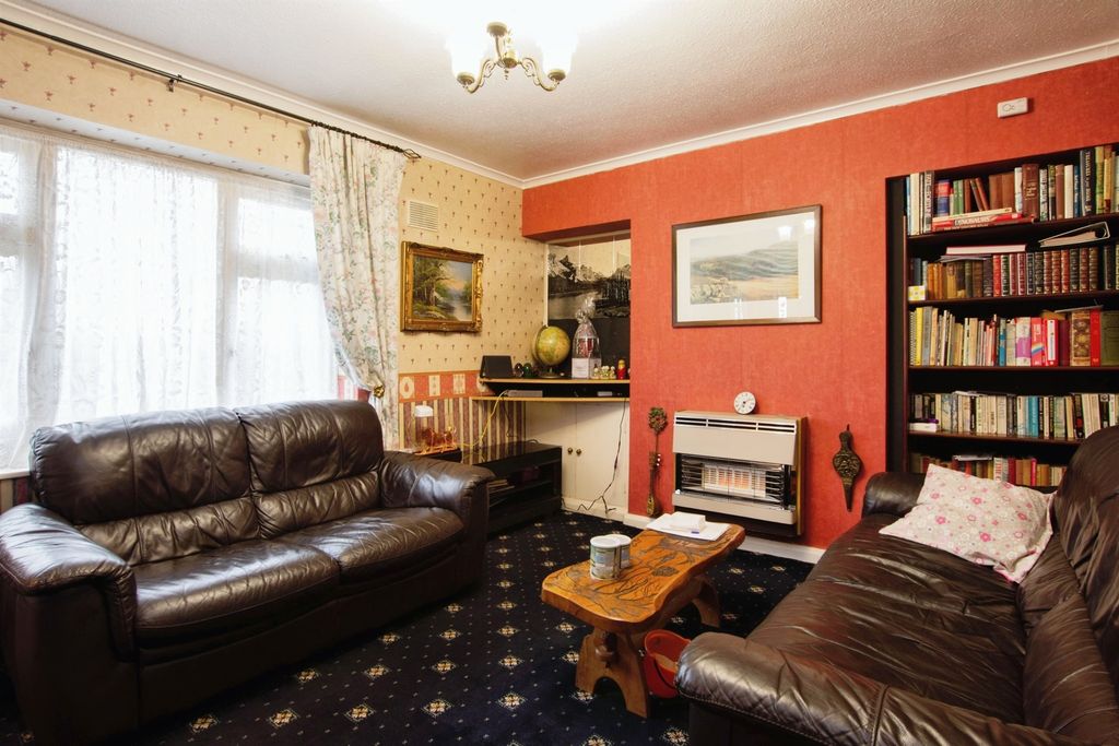 Property photo 3 of 17