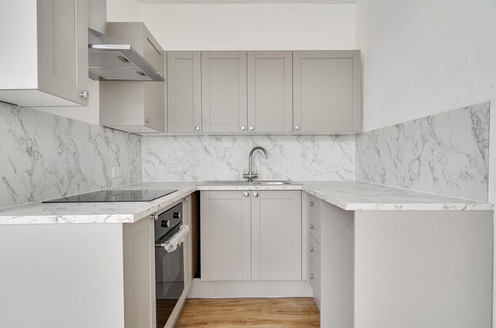 Property photo 2 of 6 Kitchen