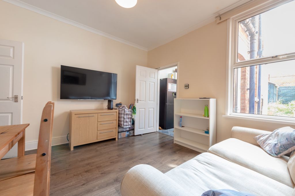 Property photo 2 of 30