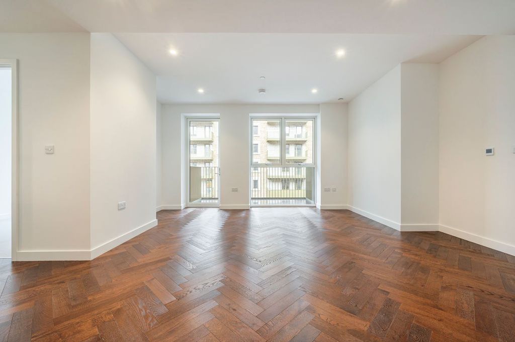 Property photo 3 of 10 Living