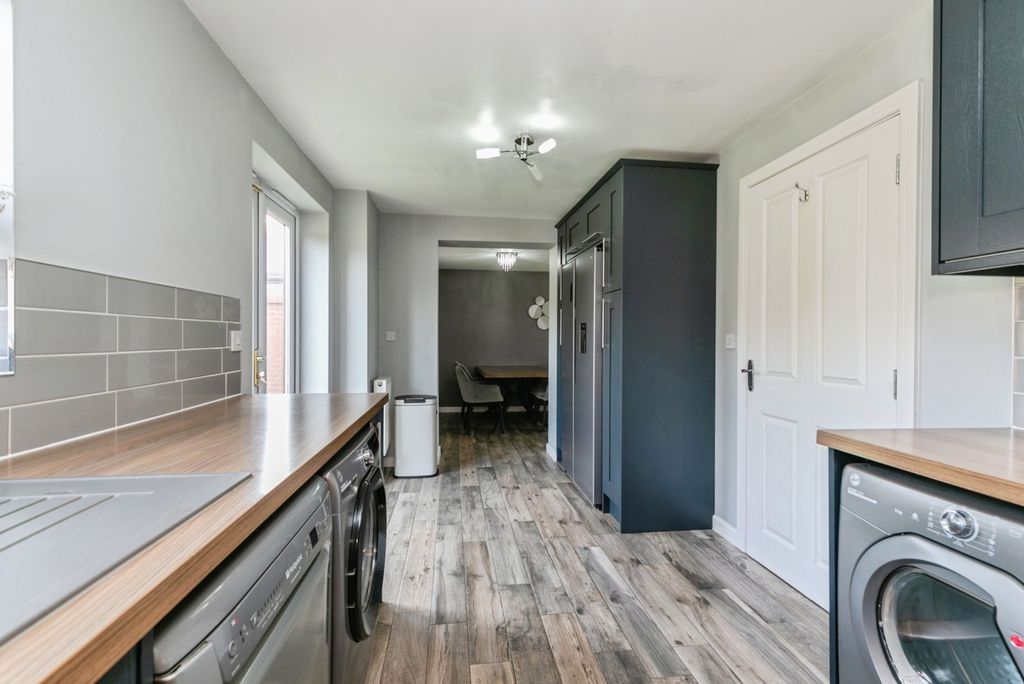 Property photo 2 of 16 Kitchen