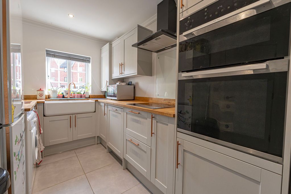 Property photo 2 of 39