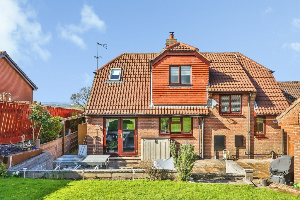 Property photo 2 of 23