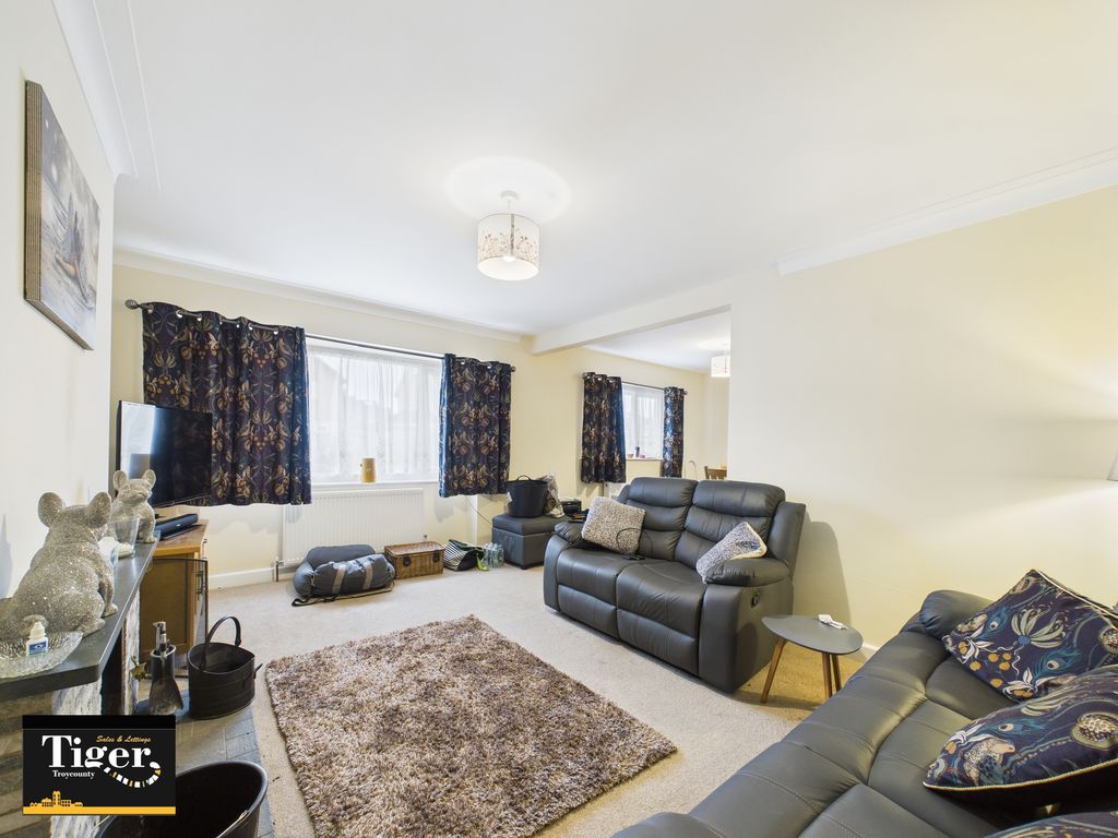 Property photo 3 of 14 Cam02176G0-Pr0802-Still012