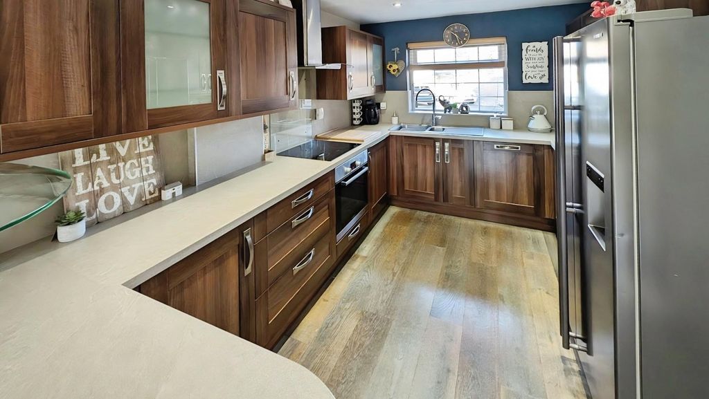 Property photo 2 of 20 49 Cornwall Crescent Kitchen A.Jpg