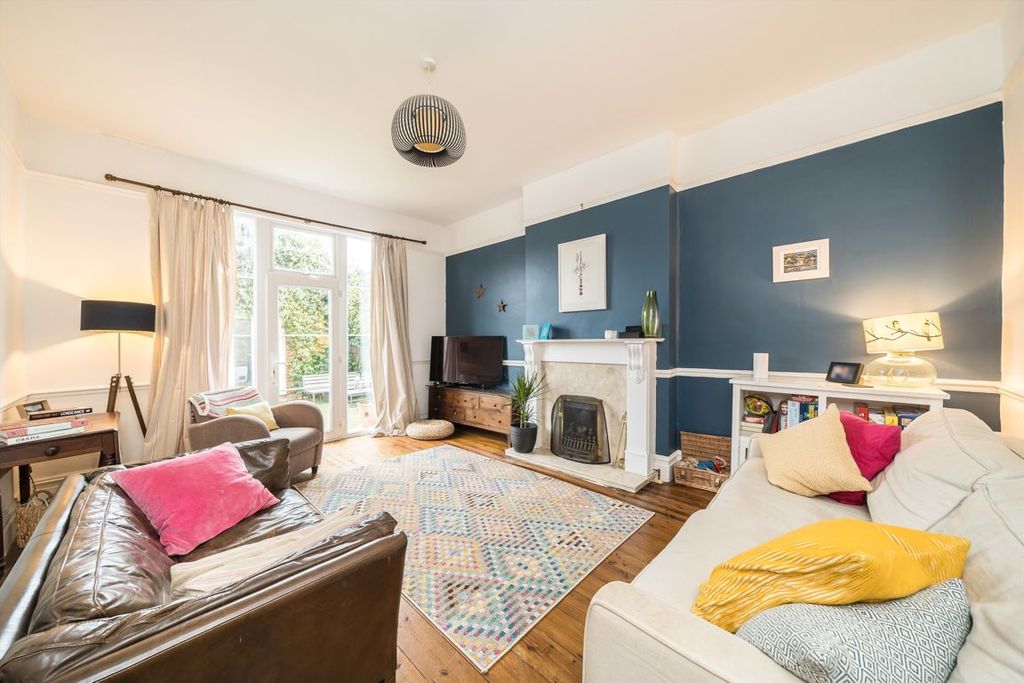 Property photo 2 of 18