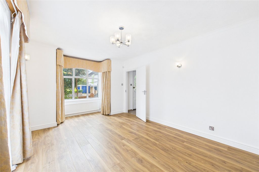 Property photo 2 of 11 Picture No. 17