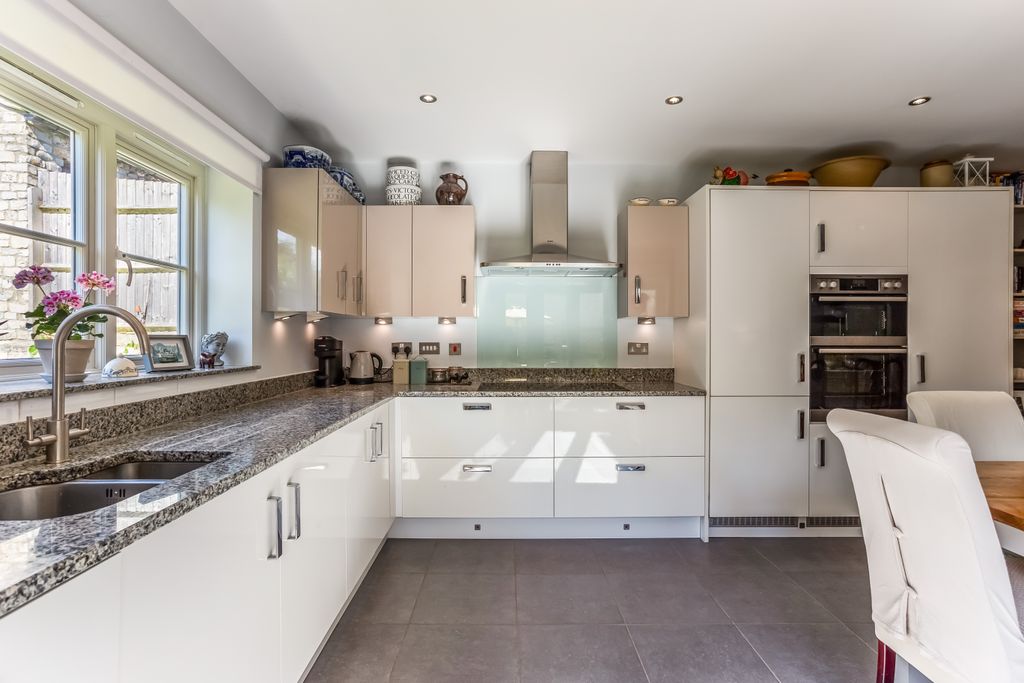 Property photo 2 of 13 Kitchen