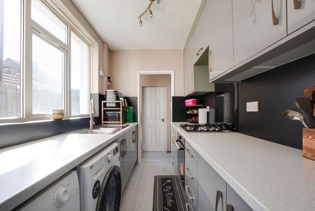 Property photo 3 of 20