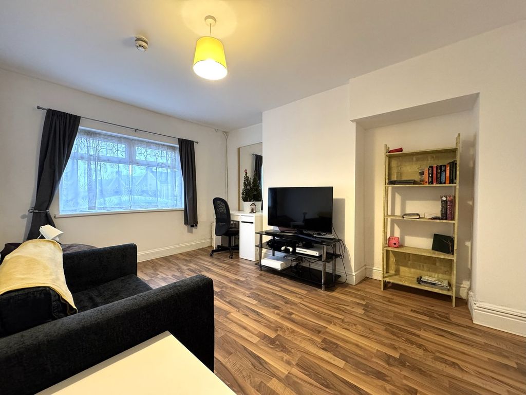 Property photo 2 of 23