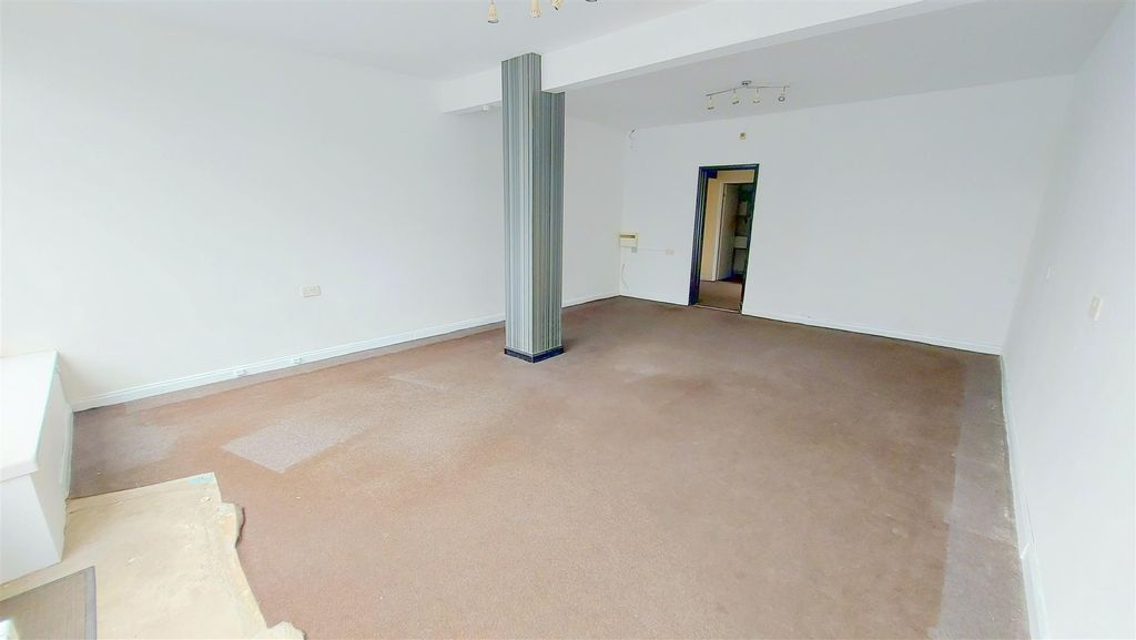 Property photo 2 of 6 Retail Area