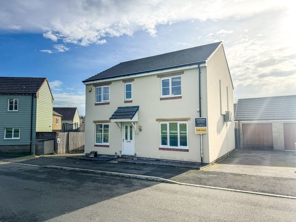 Property photo 1 of 17 Front