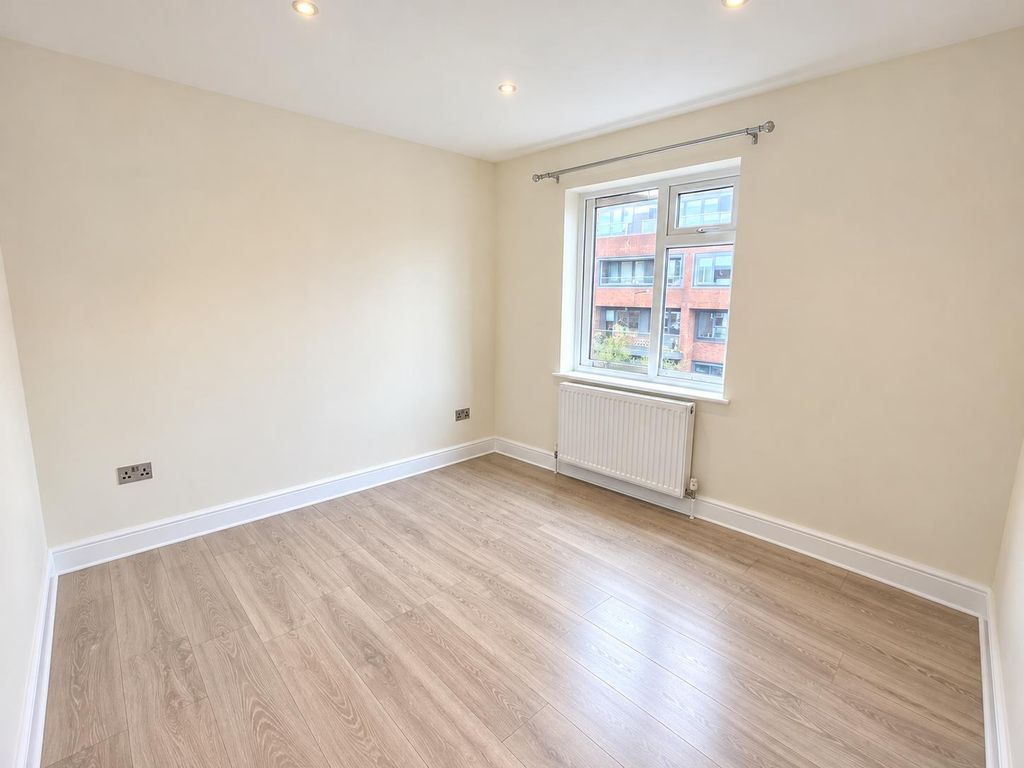 Property photo 3 of 6 Bedroom