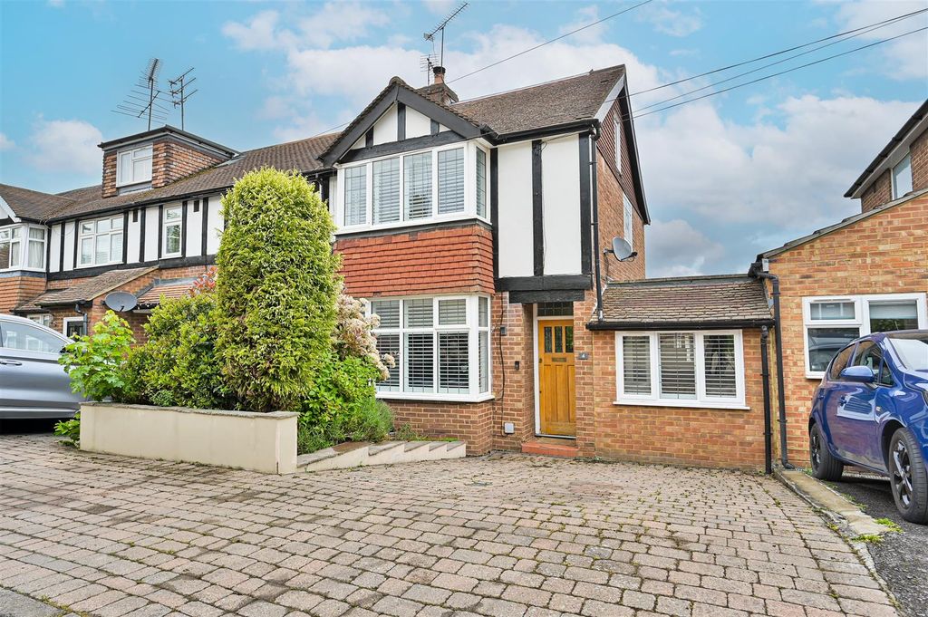 Property photo 1 of 12 4 Glemsford Drive-34.Jpg