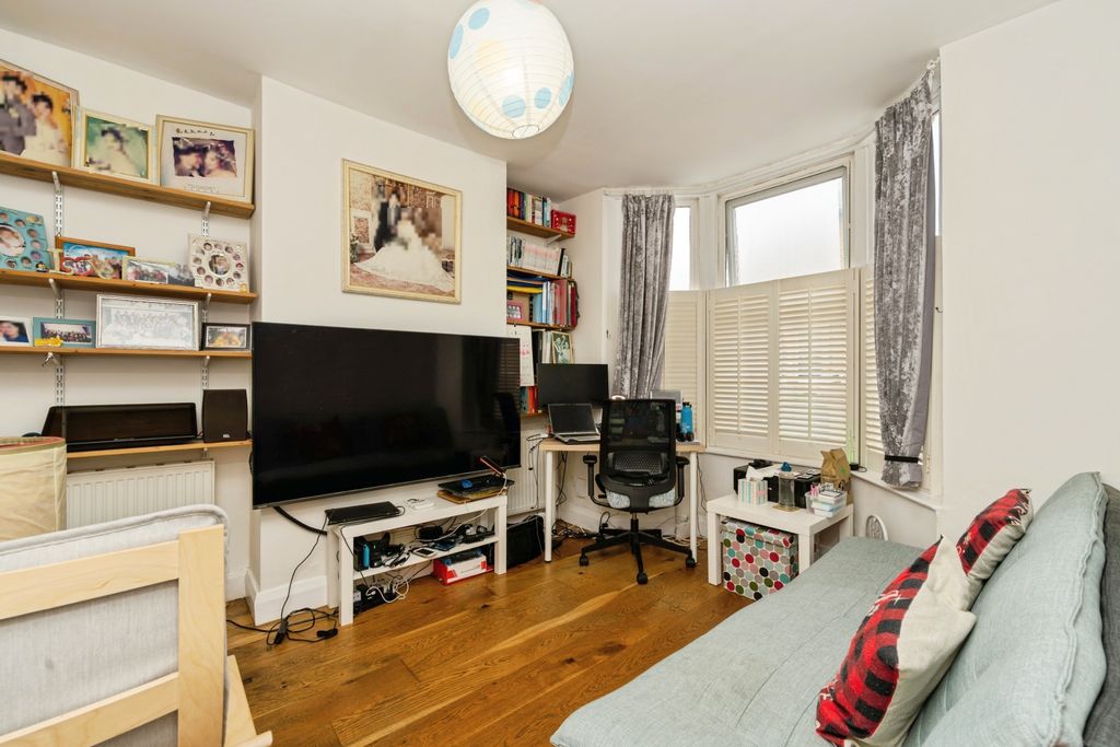 Property photo 2 of 20 Annexe Living Room