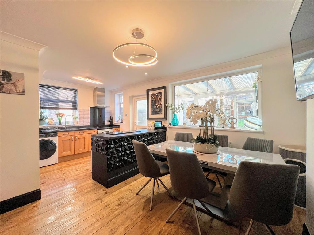 Property photo 3 of 15 Kitchen/Diner