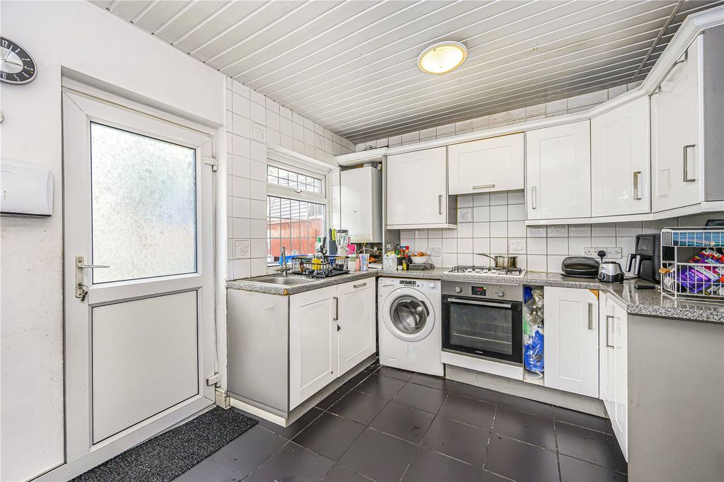 Property photo 3 of 14 Kitchen