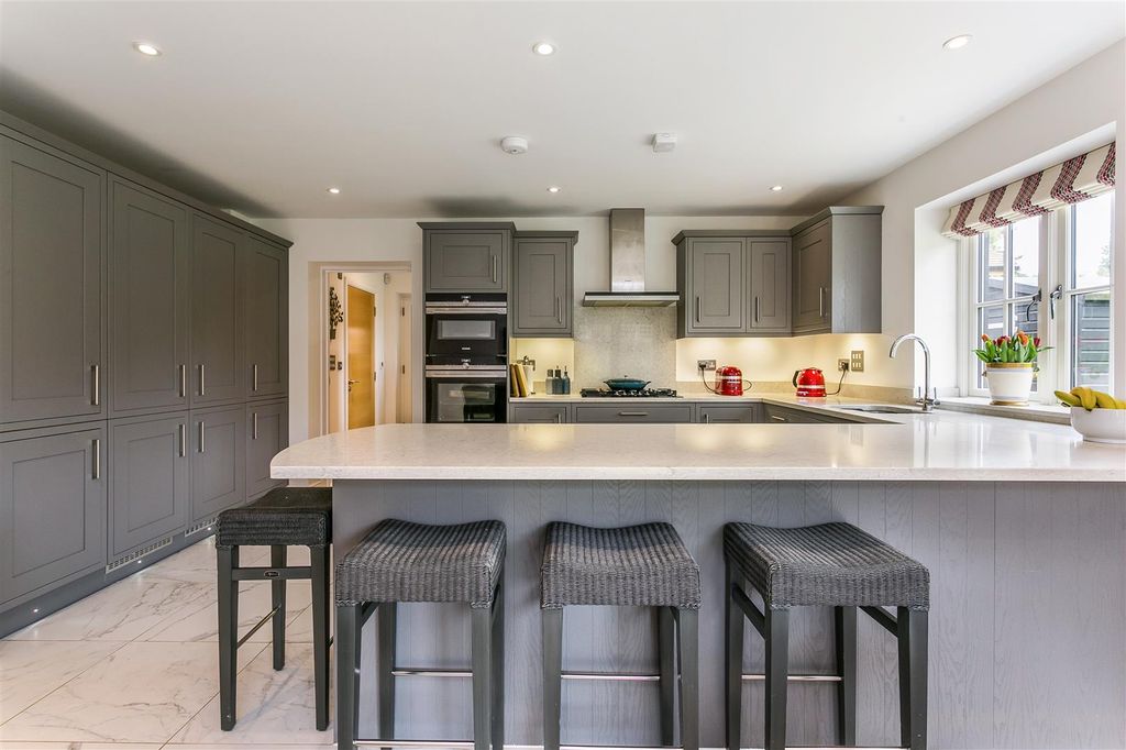 Property photo 3 of 16 Kitchen