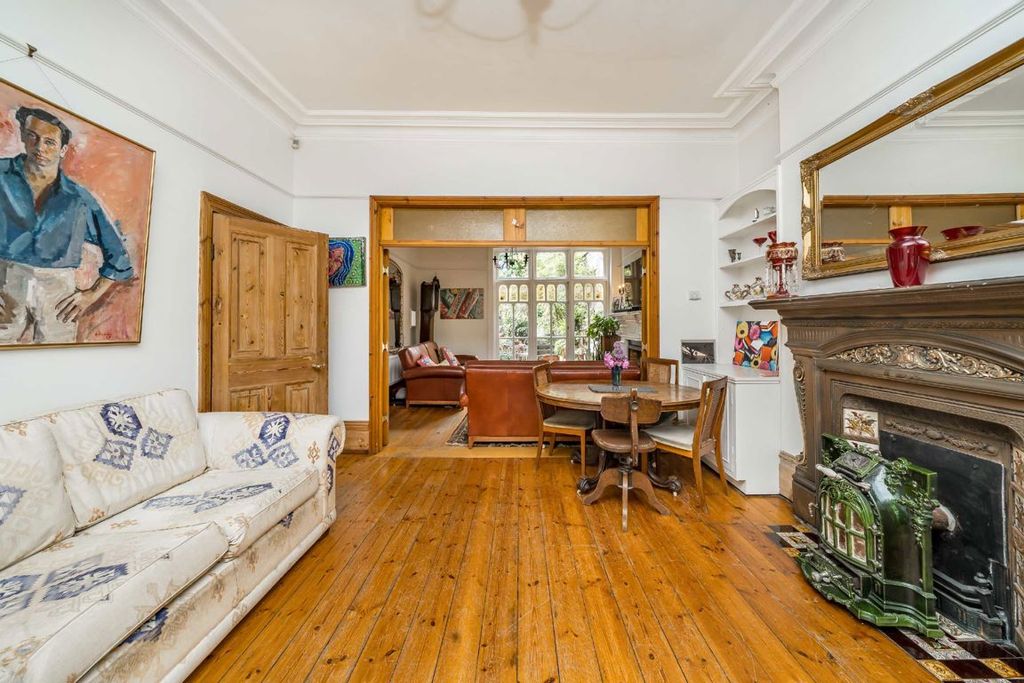 Property photo 2 of 10