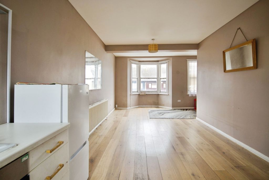 Property photo 2 of 10 Pbox-Img.Jpg