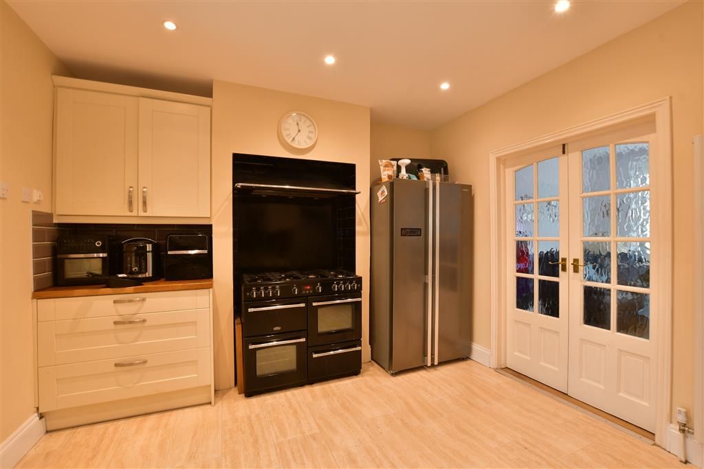 Property photo 2 of 21 Kitchen/Breakfast Room