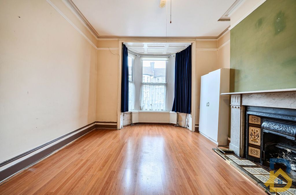 Property photo 2 of 14