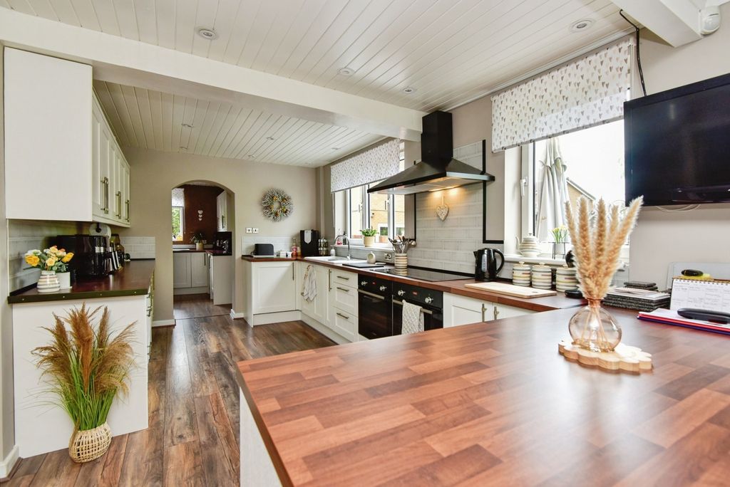 Property photo 3 of 27 Pbox-Img.Jpg