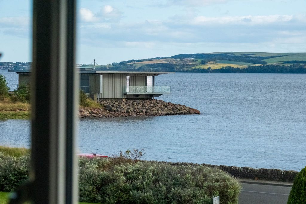 Property photo 2 of 37