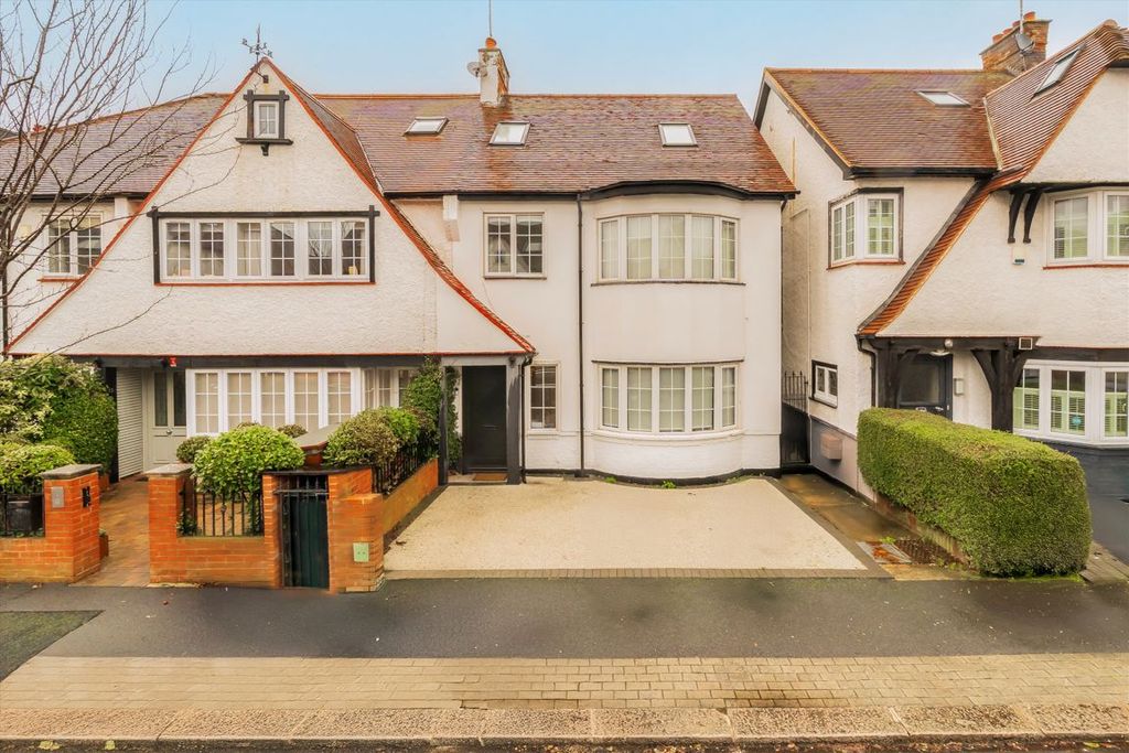 Property photo 1 of 9