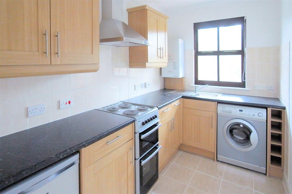 Property photo 2 of 5 Kitchen