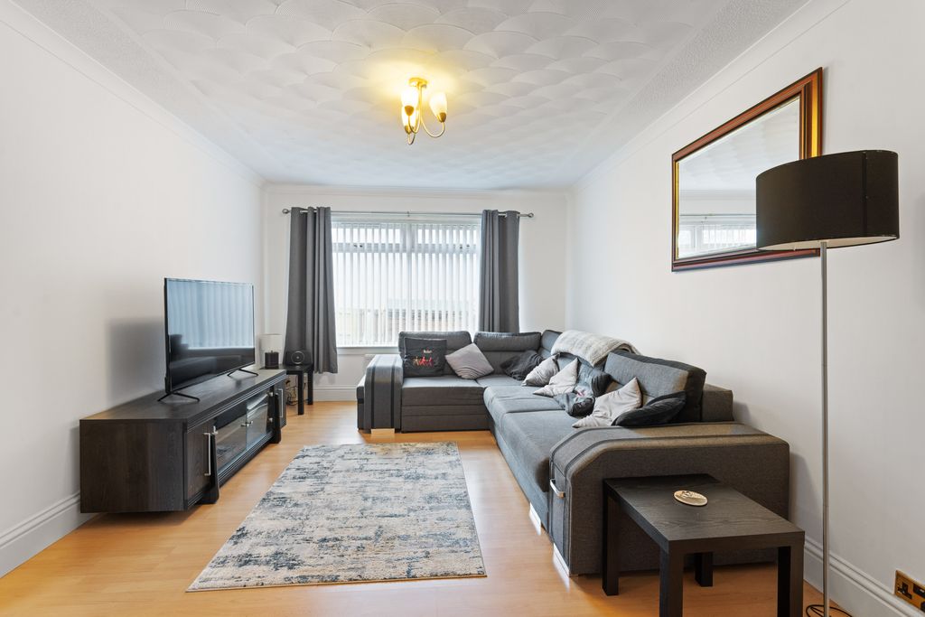 Property photo 1 of 12 2 Falconoer Rise 06