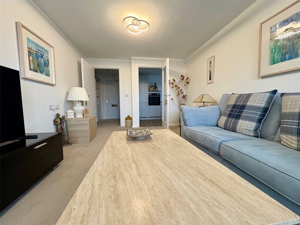 Property photo 3 of 24 Picture No. 02