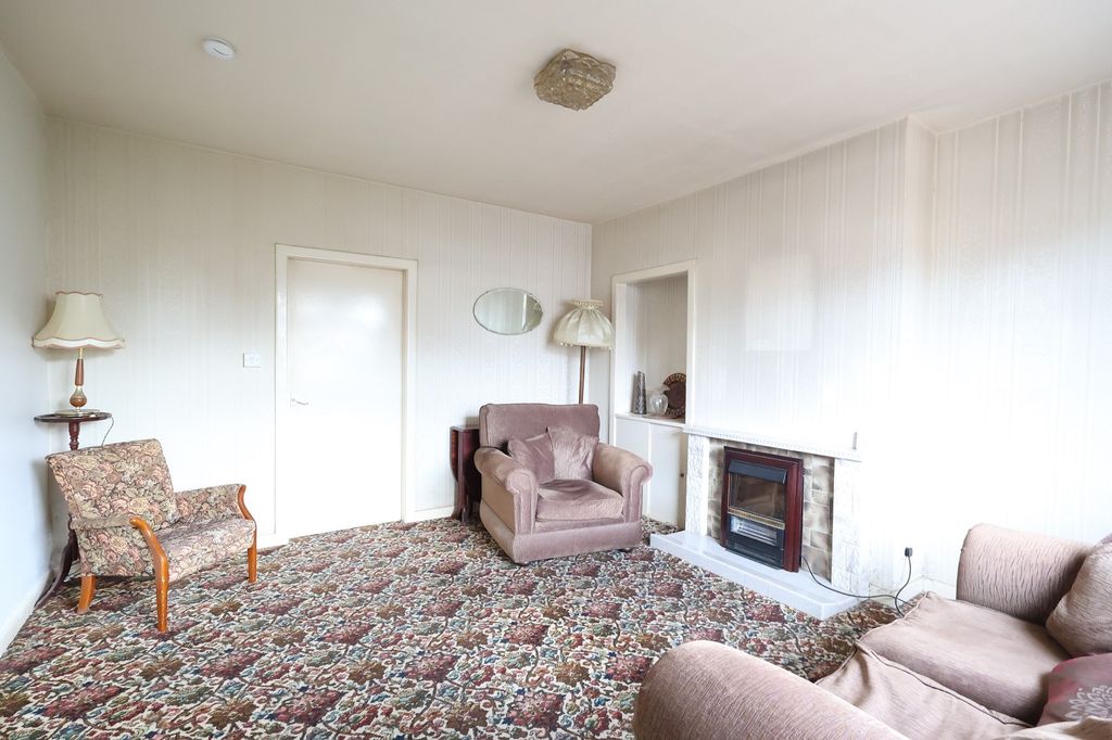 Property photo 2 of 12 Lounge
