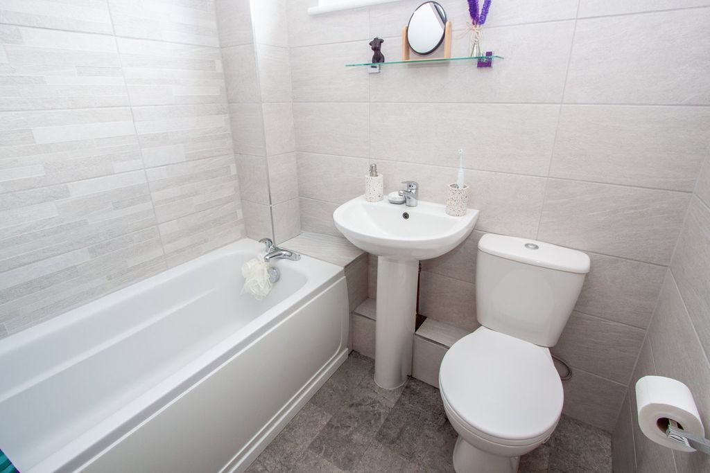 Property photo 3 of 19