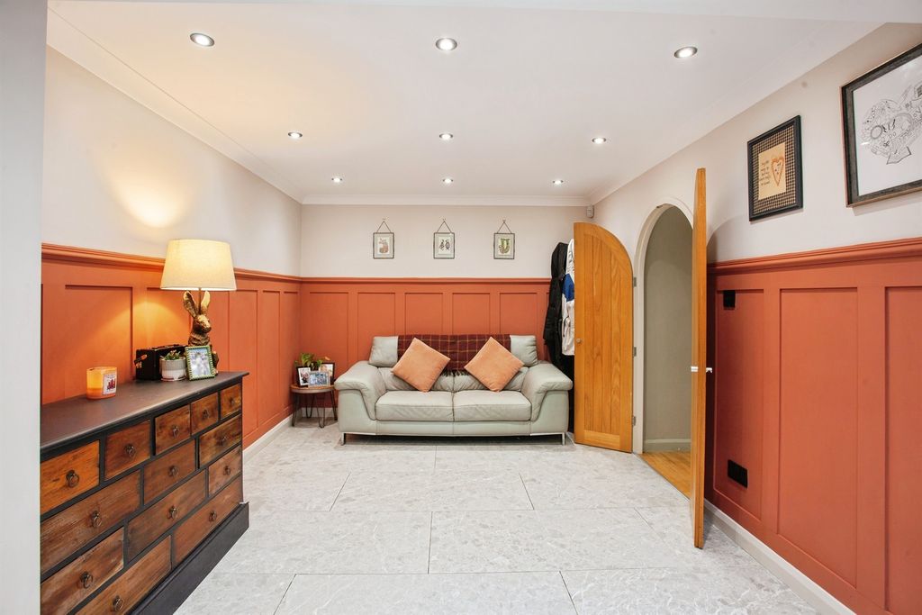 Property photo 3 of 34