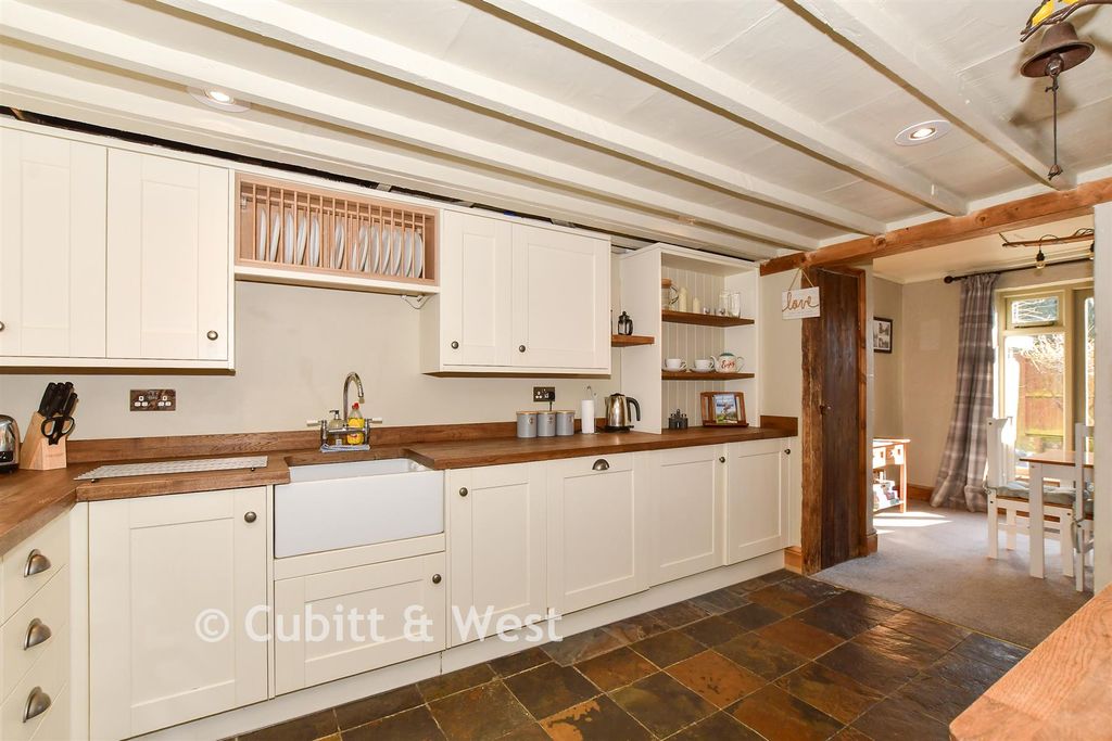 Property photo 2 of 10 Kitchen