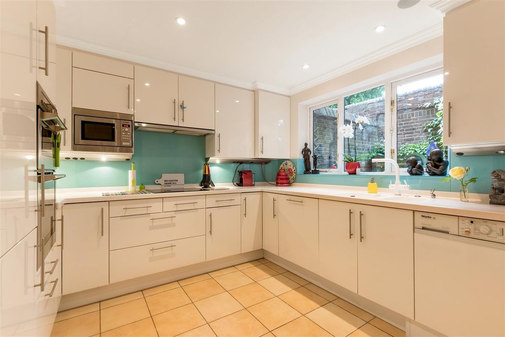 Property photo 2 of 20