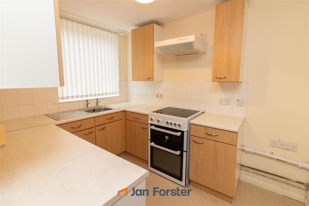 Property photo 3 of 13 Kitchen