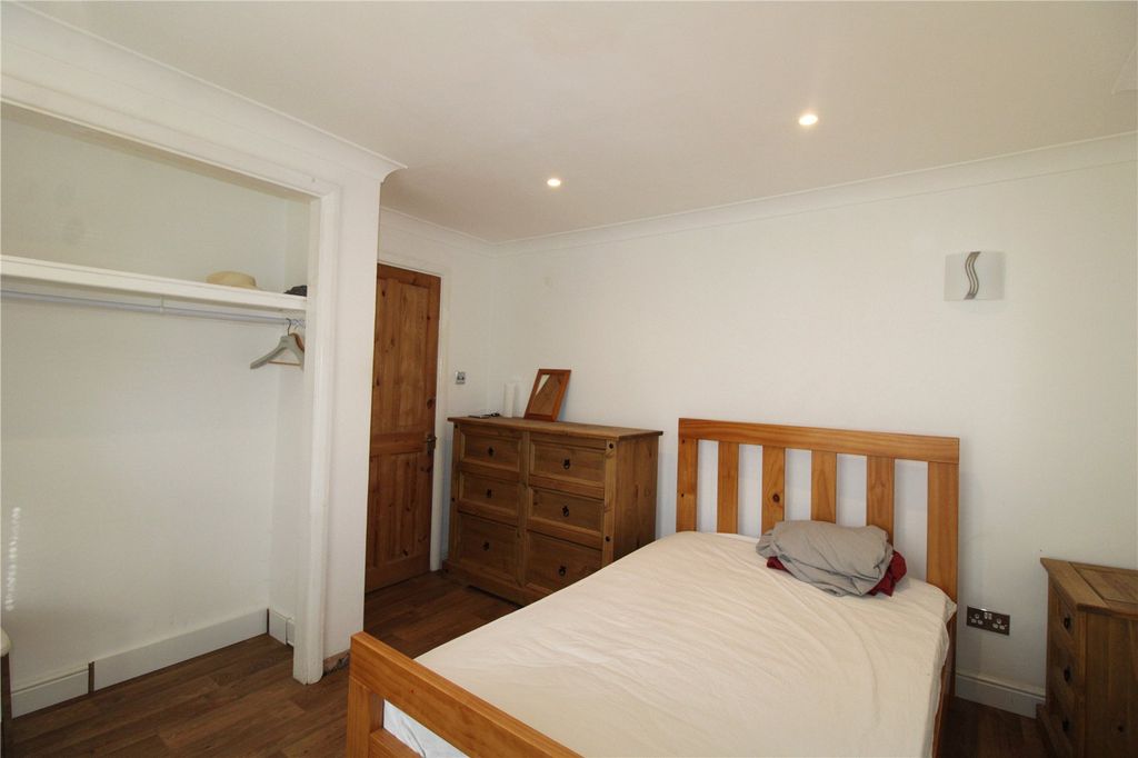 Property photo 3 of 5 Picture No. 02