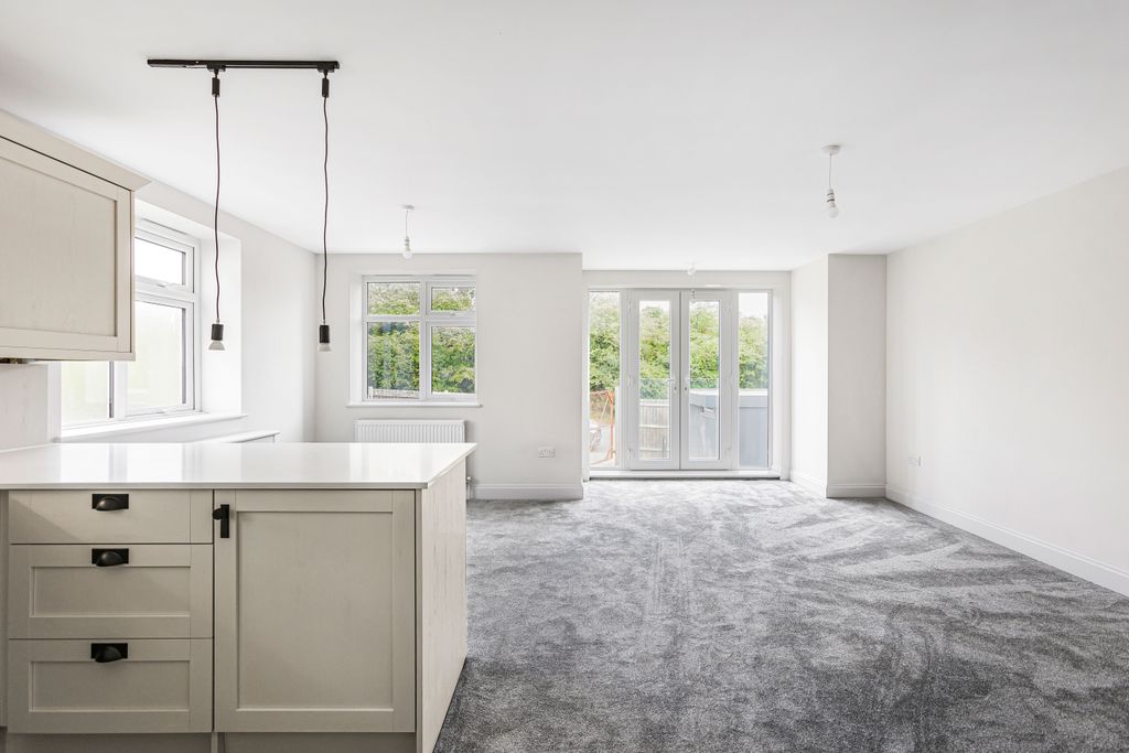 Property photo 3 of 10 986170
