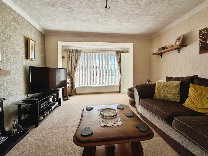 Property photo 3 of 18 Lounge